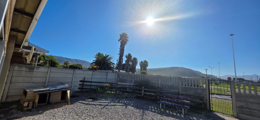 3 Bedroom Property for Sale in Sandbaai Western Cape